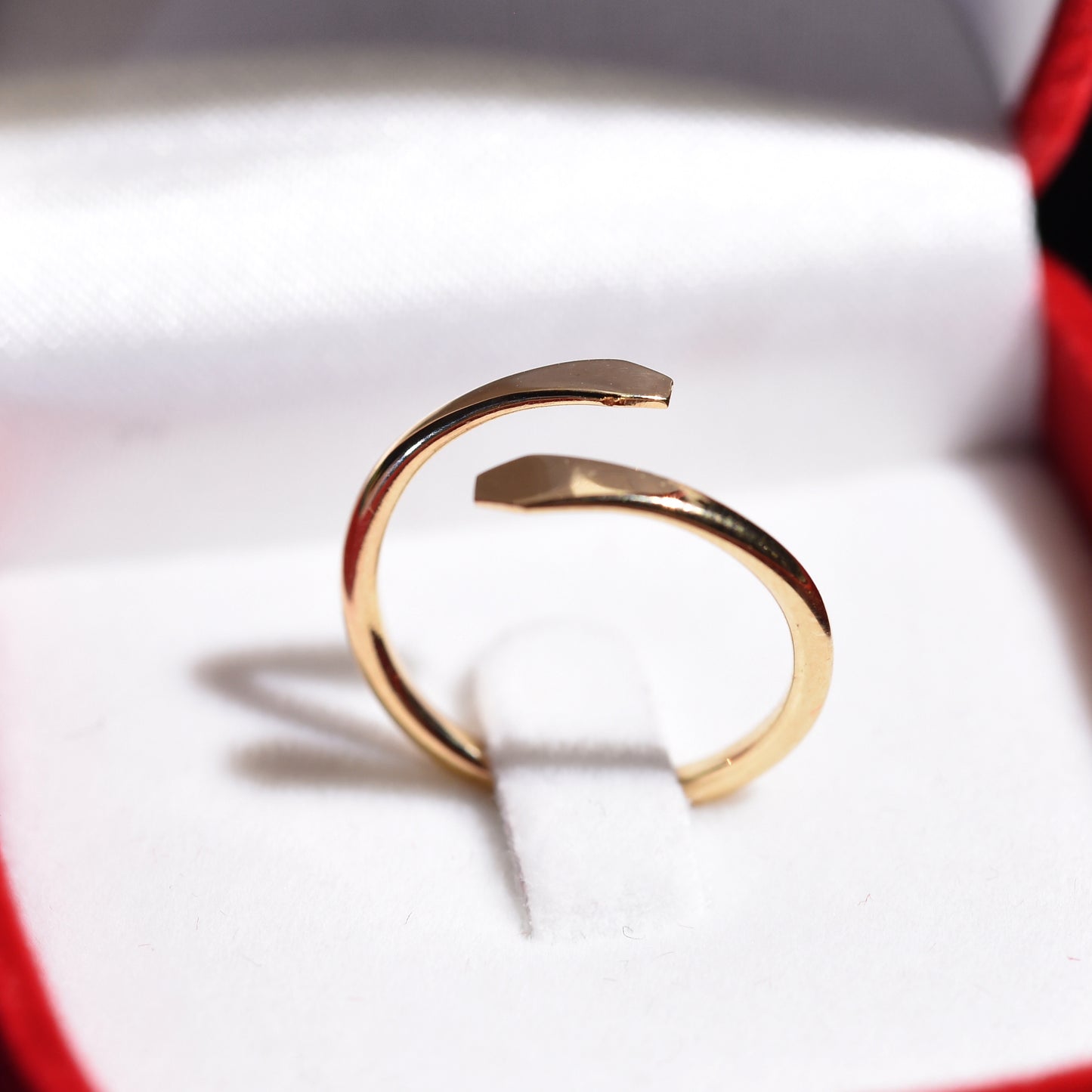 Minimalist Open Gold Ring – Elegant & Timeless