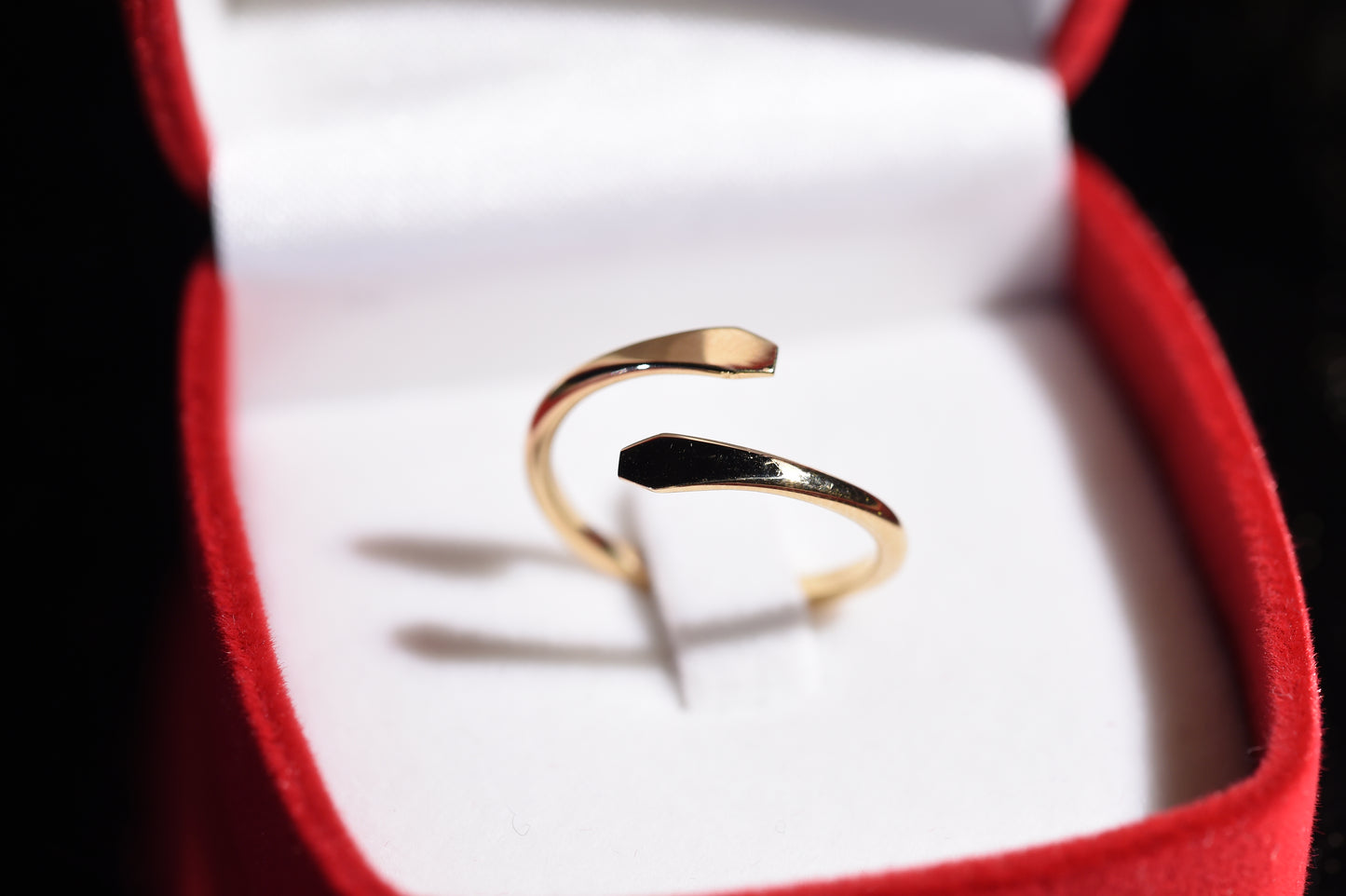 Minimalist Open Gold Ring – Elegant & Timeless