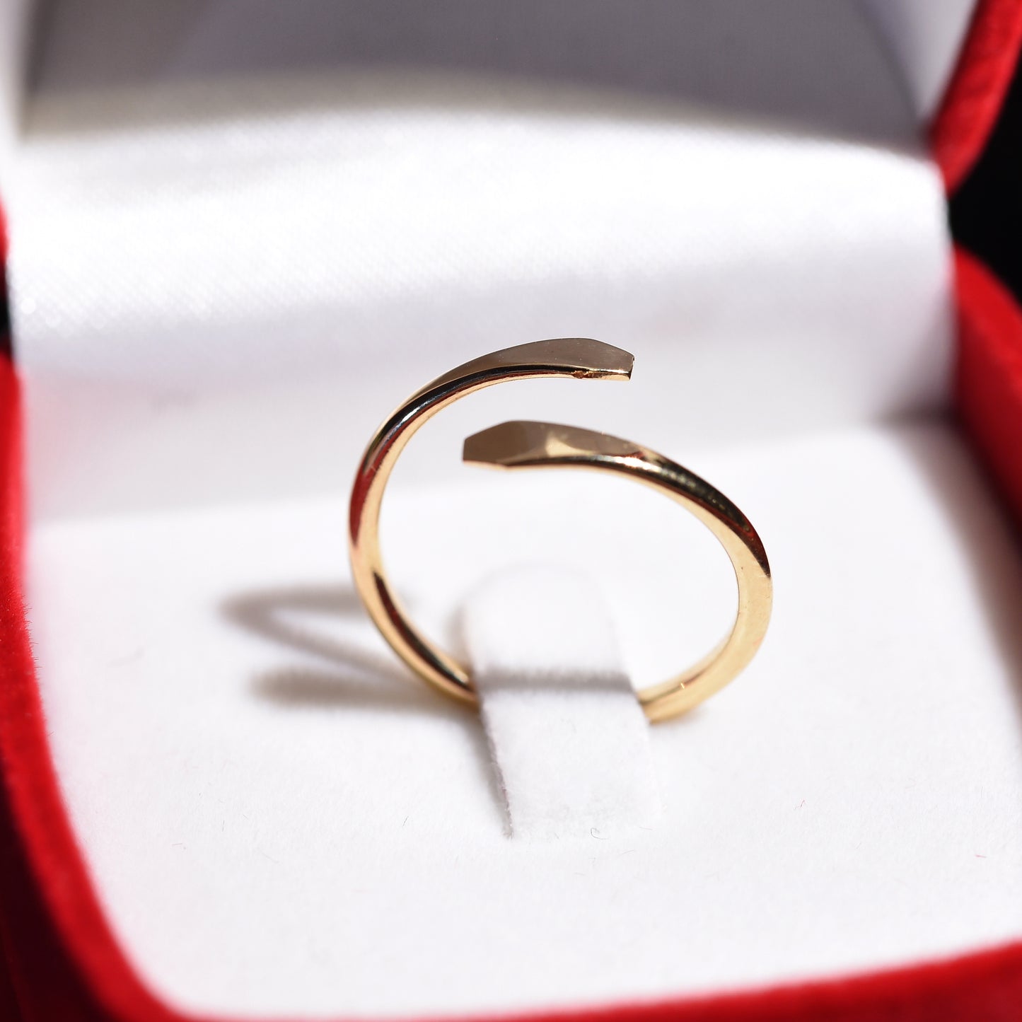 Minimalist Open Gold Ring – Elegant & Timeless